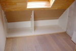 Falso techo de madera de pino tintado de fÃ¡brica, installacion de un parquet y armarios empotrados
