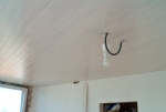 Faux-plafond en lamelles PVC avec isolation accoustique