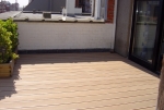 Pose d'une terrasse en Opti-woodÂ® sur carrelage exitant - 6e Ã©tage d'un immeuble Ã  Newport