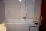 Pose d'une baignoire dans un espace rÃ©duit et nouveau carrleage aux murs