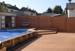 TransformaciÃ³n de un jardÃ­n en piscina de lujo, puesta de una terraza Opti-woodÂ® sobre estabilizado, escalera de Opti-woodÂ®, montaje de casetas